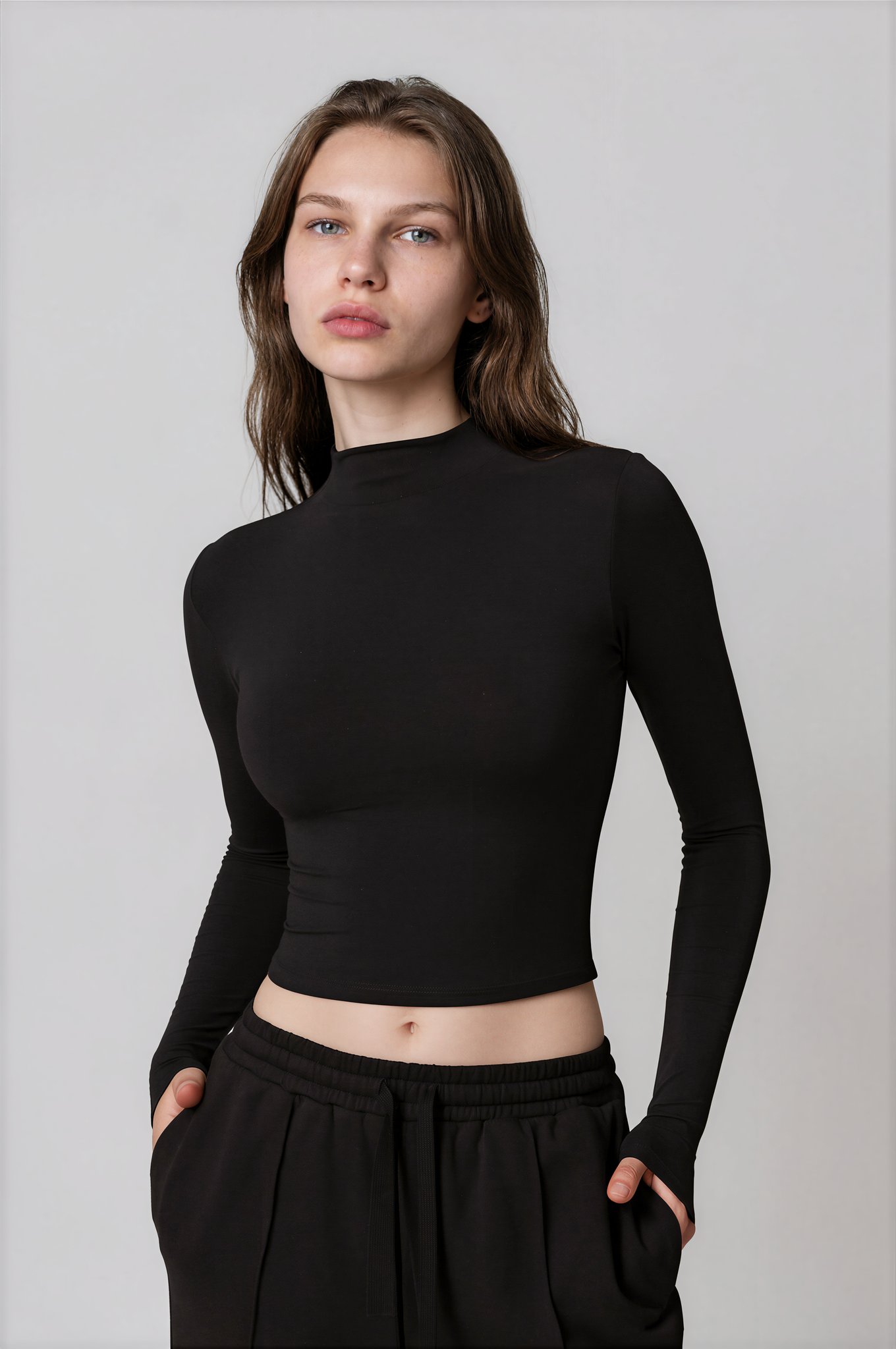 Rose Boğazlı Top – Siyah