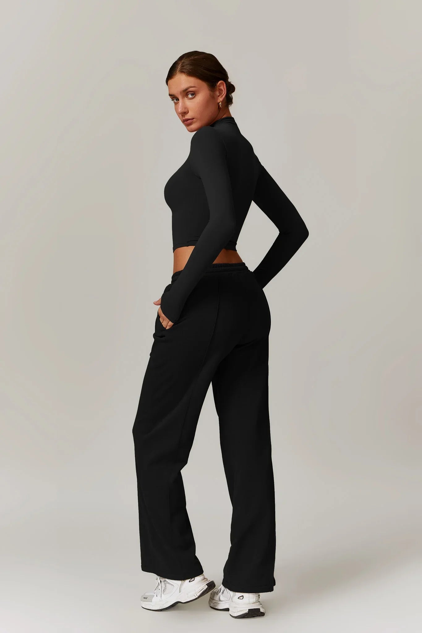 Rose Boğazlı Top – Siyah