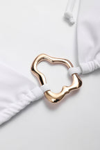 Metal Aksesuarlı Beyaz Bikini